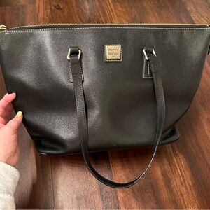 Dooney & Bourke | large black tote 🖤